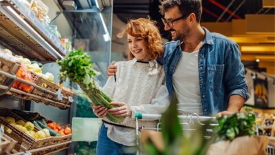 Couple buying groceries 2597714609