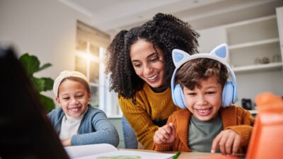 Mum with two children 2488467561