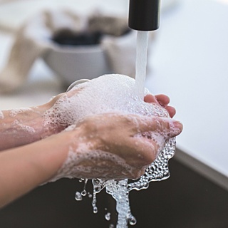 Person Washing His Hand 545014