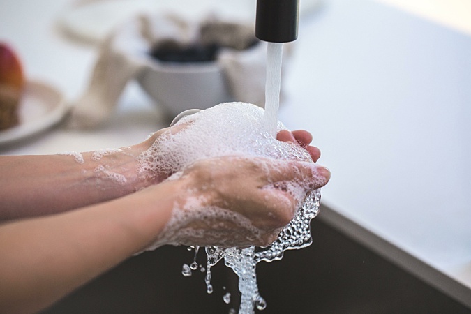 Person Washing His Hand 545014